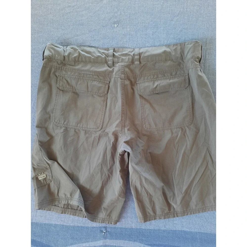 Huk Men Performance Fishing Shorts Khaki Gray Stretch Cargo Utility Size 40x10